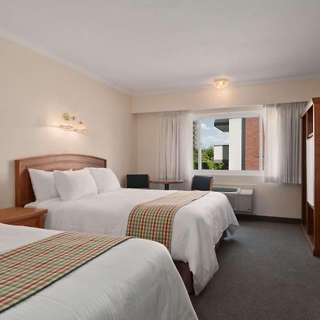 Travelodge By Wyndham Kamloops Exterior photo
