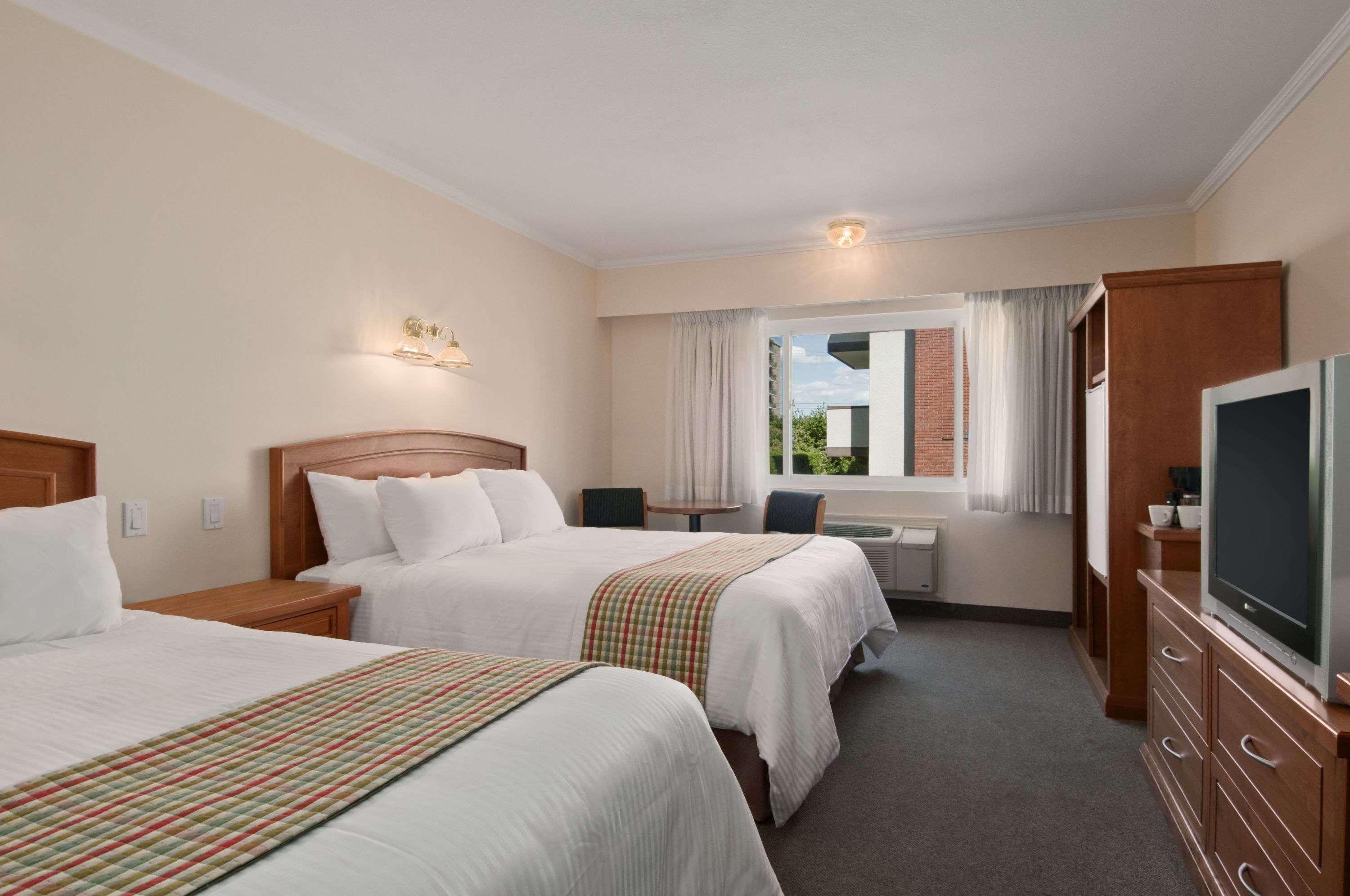 Travelodge By Wyndham Kamloops Exterior photo