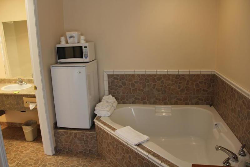 Travelodge By Wyndham Kamloops Exterior photo