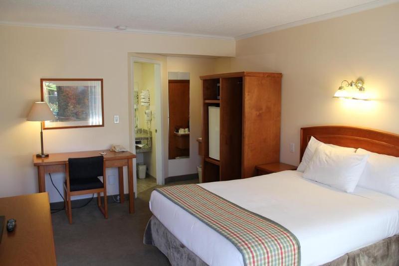Travelodge By Wyndham Kamloops Exterior photo